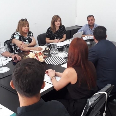 Acuerdan trabajo en conjunto con los comerciantes y las pymes riojanas