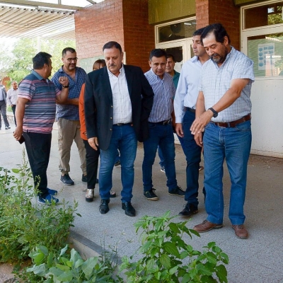 Previo al inicio del ciclo lectivo, el gobernador Quintela y el ministro de Educación visitan escuelas