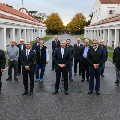 Apoyo de empresarios y sindicalistas por la deuda