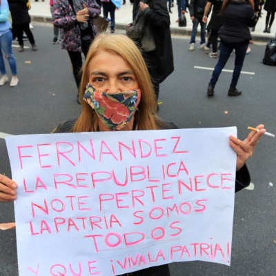 Anticuarentena: "Los muertos en Estados Unidos y Brasil son mentira" y otros disparates