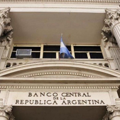 El Banco Central ordenó liberar las transferencias entre cuentas en dólares