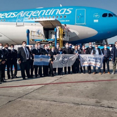 Aerolíneas Argentinas prepara un vuelo especial para traer las dosis de la vacuna rusa antes de fin de año