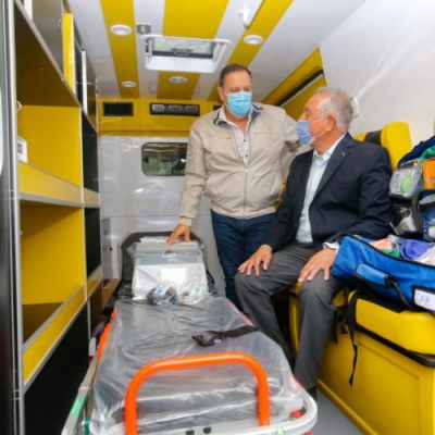 El Gobernador entregó siete ambulancias para Capital y Zonas Sanitarias