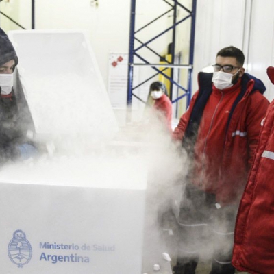 El Gobierno acelera la llegada de vacunas con vuelos de Aerolíneas a China y Moscú