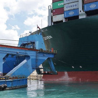 El buque que colapsó en marzo el canal de Suez podrá salir de allí el miércoles