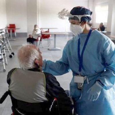 Francia comenzó a implementar la tercera dosis