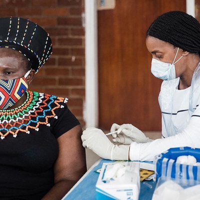 África: solo quince países lograron vacunar contra el coronavirus al 10% de su población