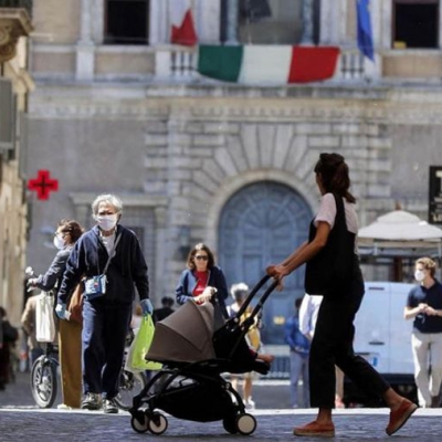 Italia evalúa hacer obligatoria la vacuna para quienes trabajen en contacto con público