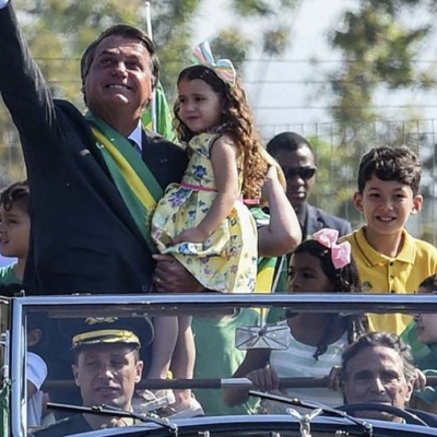 Bolsonaro puso en duda la vacunación en niños y cargó contra científicos de Anvisa