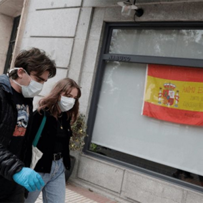 España padece otro récord de casos y teme por la variante Ómicron