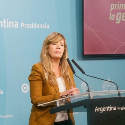 La portavoz Gabriela Cerruti aseguró que "no hay techo para las paritarias"