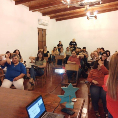 Capacitan en Lengua de Señas al Municipio