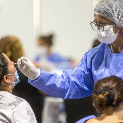 Aumentan casos de COVID: “la vacuna es solidaria”