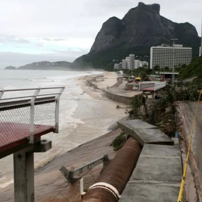 Buscan a seis desaparecidos tras naufragio de lancha en Río de Janeiro