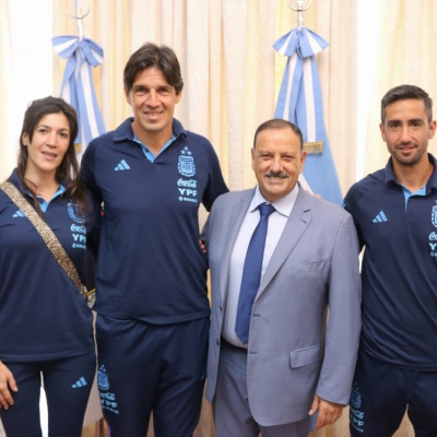 El gobernador Ricardo Quintela recibió a autoridades de la AFA y jugadoras del seleccionado femenino de fútbol
