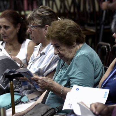 Desde septiembre, los jubilados cobrarán un 23 % más y bonos mensuales