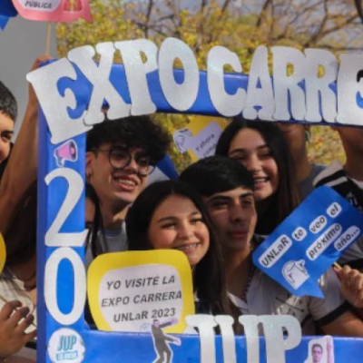 Cientos de estudiantes participaron en la Expo Carreras de UNLaR