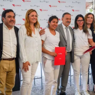 La provincia entregó decretos de pase a planta a empleados de salud