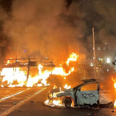 Estallan protestas en Dublín tras atacar un hombre a varias personas con un cuchillo