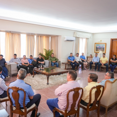 El Gobernador Ricardo Quintela recibió a representantes de las fuerzas de seguridad