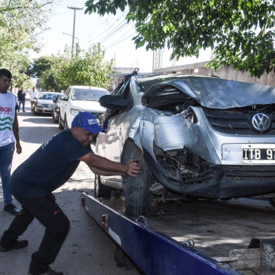 Continúa el operativo de erradicación de autos abandonados en la Capital riojana