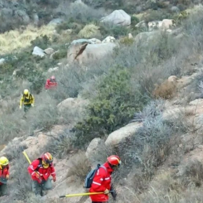 Se reavivan focos del incendio en el cerro