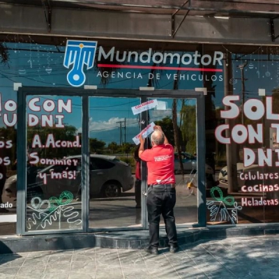 Comercio Interior clausuró local de la empresa Mundo Motor