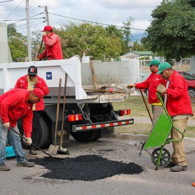 Continúa el operativo de bacheo en la ciudad de La Rioja