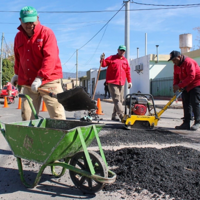El Municipio trabaja en operativo de bacheo en la zona Este de la Capital