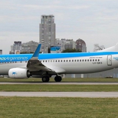 Aerolíneas cancela 35 vuelos y suspende la venta de pasajes hasta el domingo