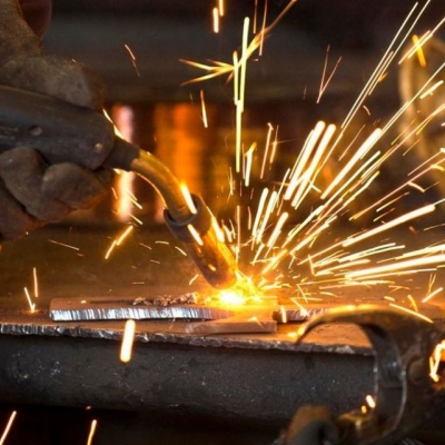 La industria lleva 17 meses de caídas y en el último año se destruyeron 57 mil empleos