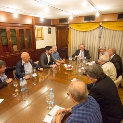 Alberto Fernández se reunió con Hugo Moyano y y dijo que podrían darse reformas laborales por sectores