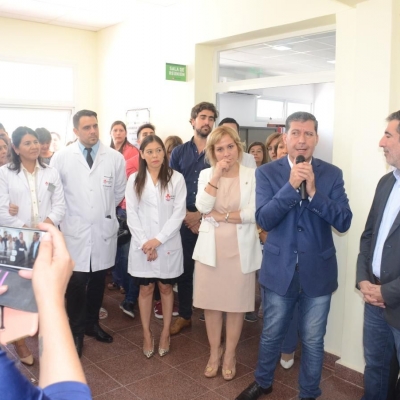 Casas destacó los quirófanos del Hospital Vera Barros como únicos en el país