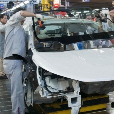 La industria cayó 2,3% y la construcción 9,5% en octubre