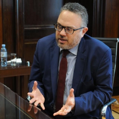 Kulfas denunció un sobre con 10 mil dólares que encontraron en el Ministerio de la Producción