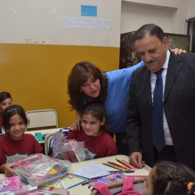 El gobernador entregó kits escolares a estudiantes de escuelas municipales