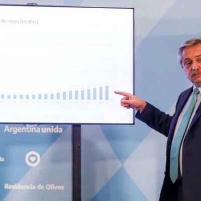 Científicos del CONICET recomendaron que el Presidente evite las conferencias de prensa y las entrevistas