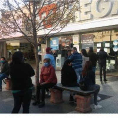 Estudian ampliar el horario del comercio riojano