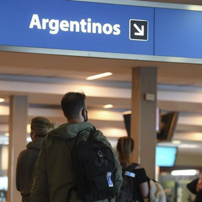 Suspenden desde el sábado los vuelos provenientes de Brasil, Chile y México