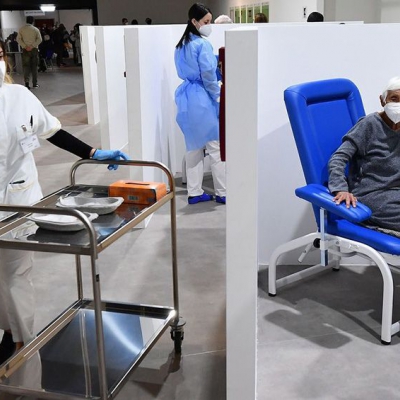 España aprobó la tercera dosis de vacunas para personas mayores y vulnerables