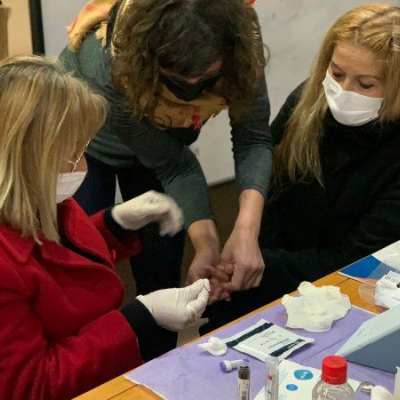 Personal de Salud se capacita en el uso de analizadores para la medición del colesterol