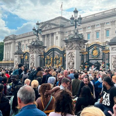El homenaje de los británicos a la reina Isabel II: "Es el fin de una era"
