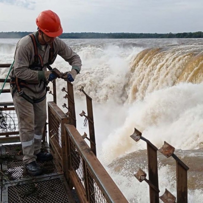 Las cataratas del Iguazú aumentaron su caudal de agua 10 veces por las lluvias