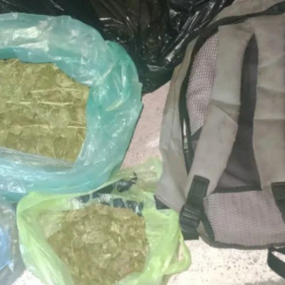 Circulaba en moto con una importante cantidad de marihuana: quedó detenido