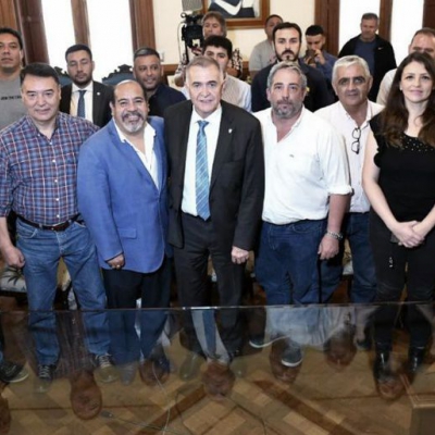 El Gobierno de Tucumán y los gremios acordaron el pago de $80 mil a empleados públicos