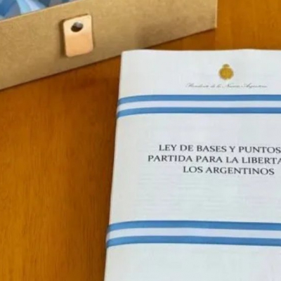 Denuncia penal por falsificación de instrumento público en la Ley Ómnibus