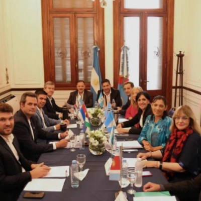 Quintela pide diálogo con el Gobierno de Milei