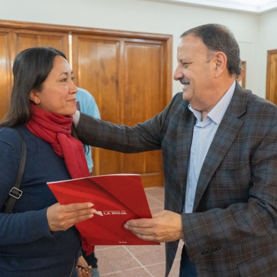 Familias riojanas recibieron viviendas recuperadas por el gobierno provincial