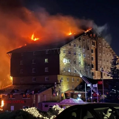 Se incendió un hotel lleno de turistas en Turquía: 66 muertos y 51 heridos