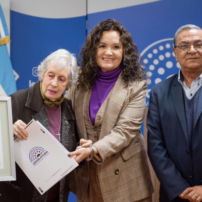 La Legislatura reconoce a Irma Dueñas por su trayectoria en el comercio local